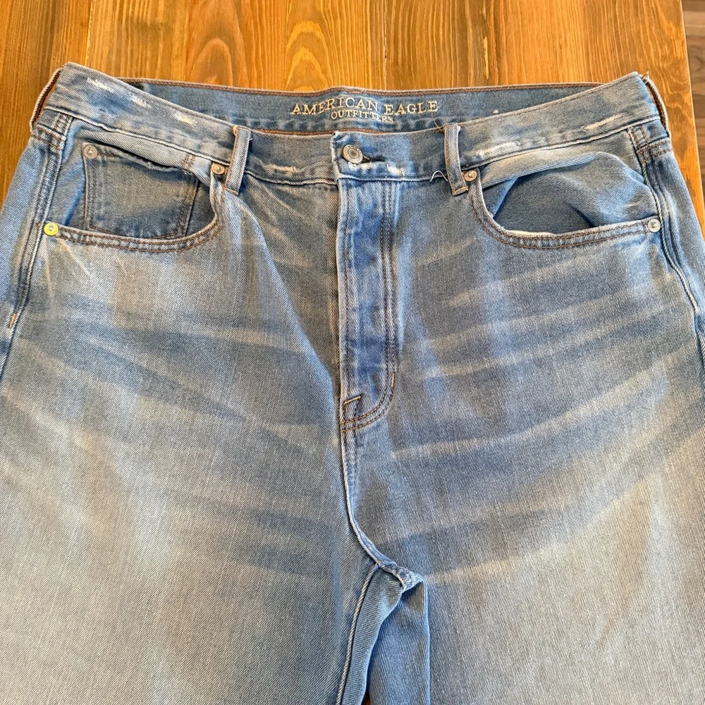 American Eagle Outfitters Light Blue Ankle Crop Jeans - Picture 3 of 10
